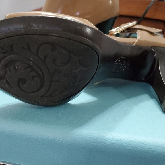 Open Toe Heel - Picture 2 of 3